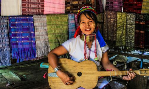 Mae Klong Ethnic Girl play Gui